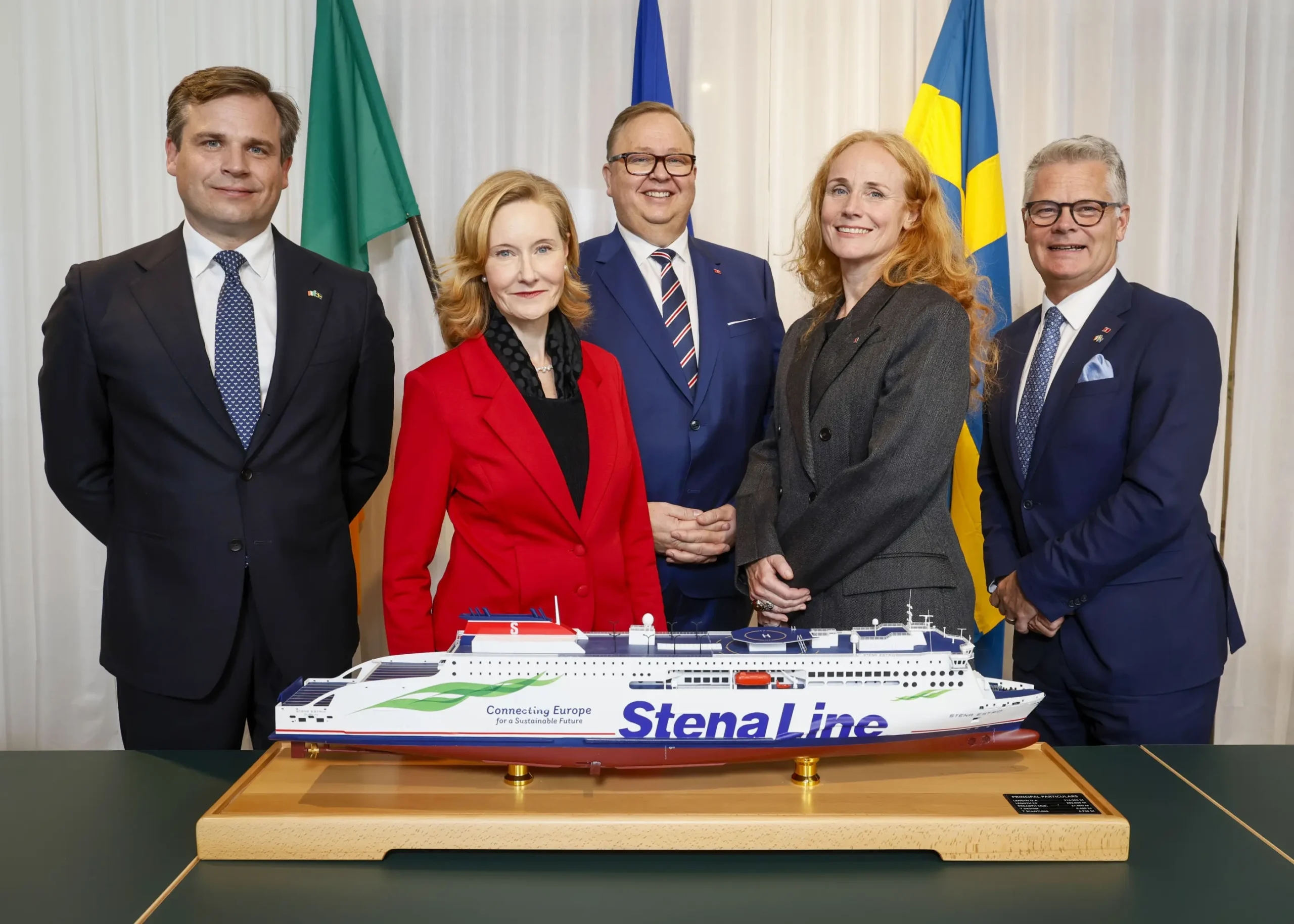 Kulatého stolu se zúčastnily i další významné švédské společnosti se silným zastoupením v Irsku, včetně AstraZeneca, Ericsson, Hitachi Energy, Volvo Bus a Volvo Car . Zástupci irské vlády z Ministerstva podnikání, cestovního ruchu a zaměstnanosti a Ministerstva dopravy a klíčových zainteresovaných stran z odvětví nákladní dopravy a logistiky, jako jsou Dublin Port , Rosslare Europort, Enterprise Ireland a IDA Ireland.