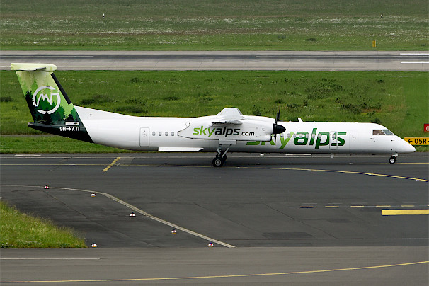 De Havilland Canada Dash 8-400 společnosti Sky Alps, v květnu 2024 (autor: Anna Zvereva, Wikimedia Commons, CC-BY-SA-2.0)