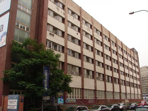 Cresco Real Estate přeměnila původní budovu bývalého areálu Tesla na moderní loftové bydlení. Původní stav, foto Cresco