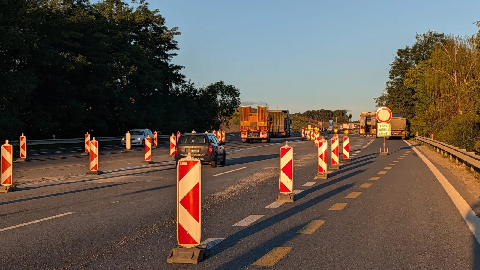 dálnice D7 u Knovíze, foto ŘSD